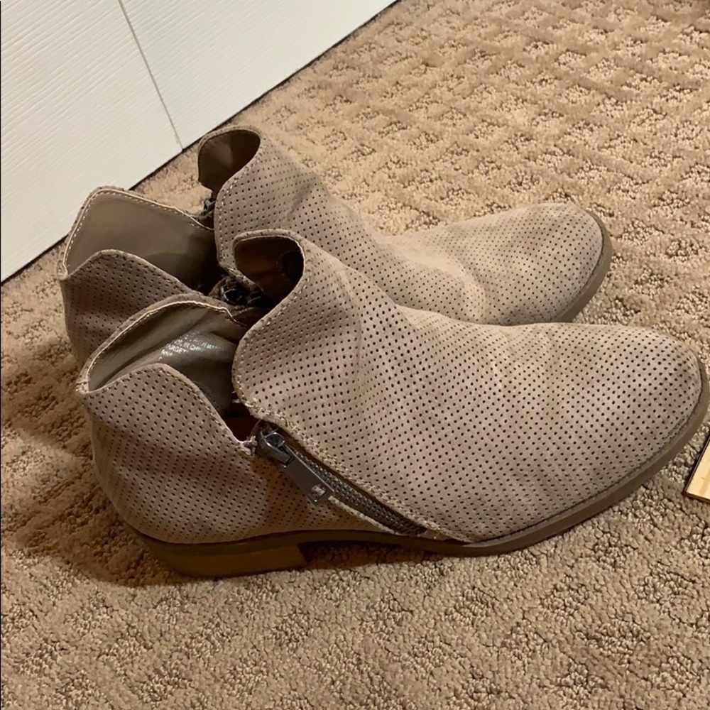 Universal Thread Booties! - Picture 2 of 2